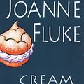 Cover Art for 9780758210227, Cream Puff Murder by Joanne Fluke