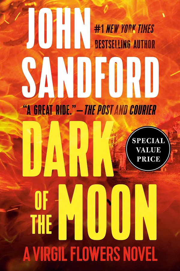 Dark of the Moon (Center Point Platinum Mystery (Large Print))