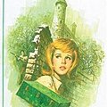 Cover Art for 9780448095226, Nancy Drew 22: The Clue in the Crumbling Wall by Carolyn Keene